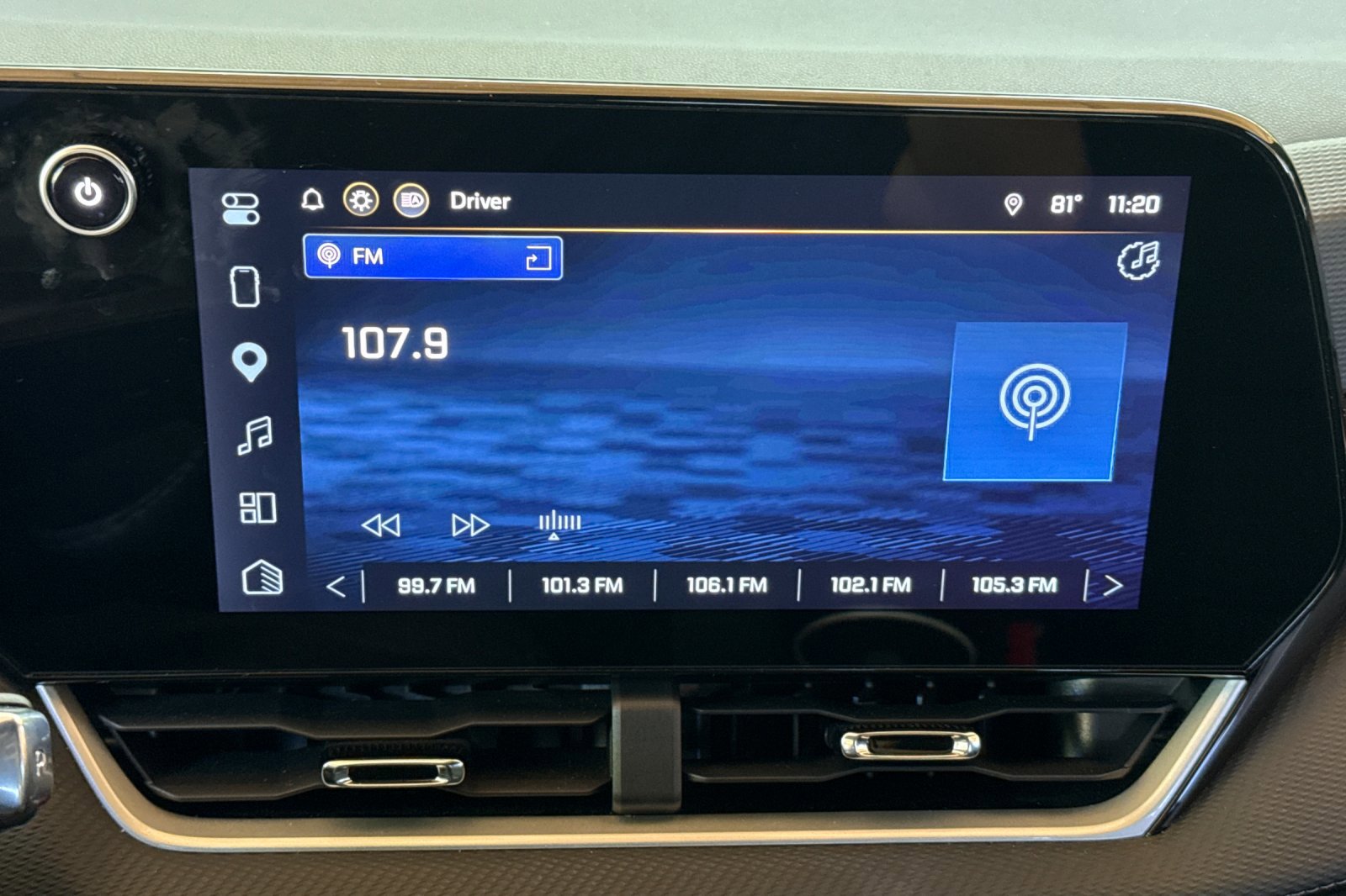 Used 2026 Chevrolet Equinox LT AWD/4WD image 24