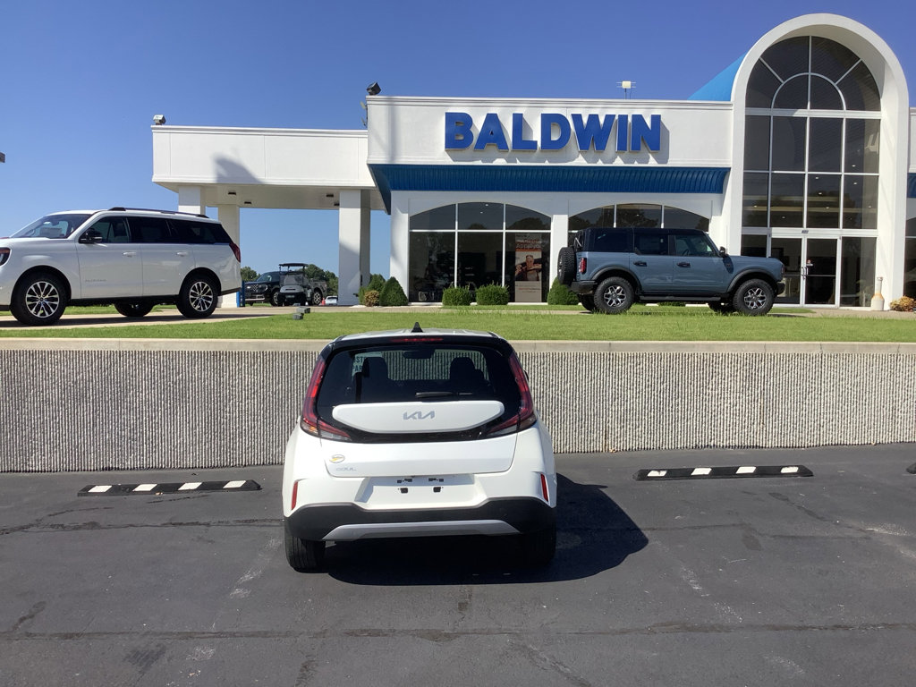 Used 2024 Kia Soul LX image 6