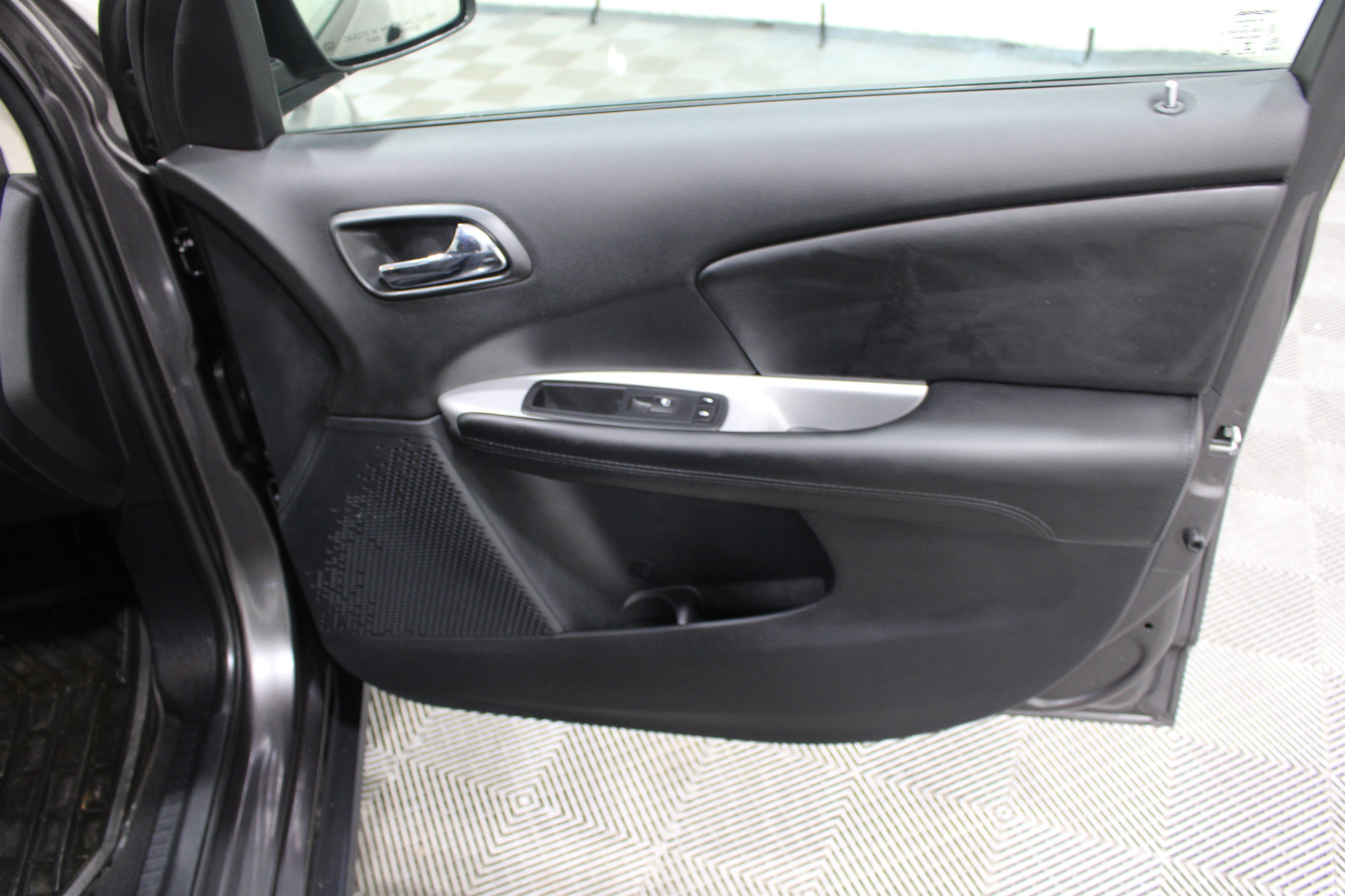 Used 2020 Dodge Journey SE FWD image 24
