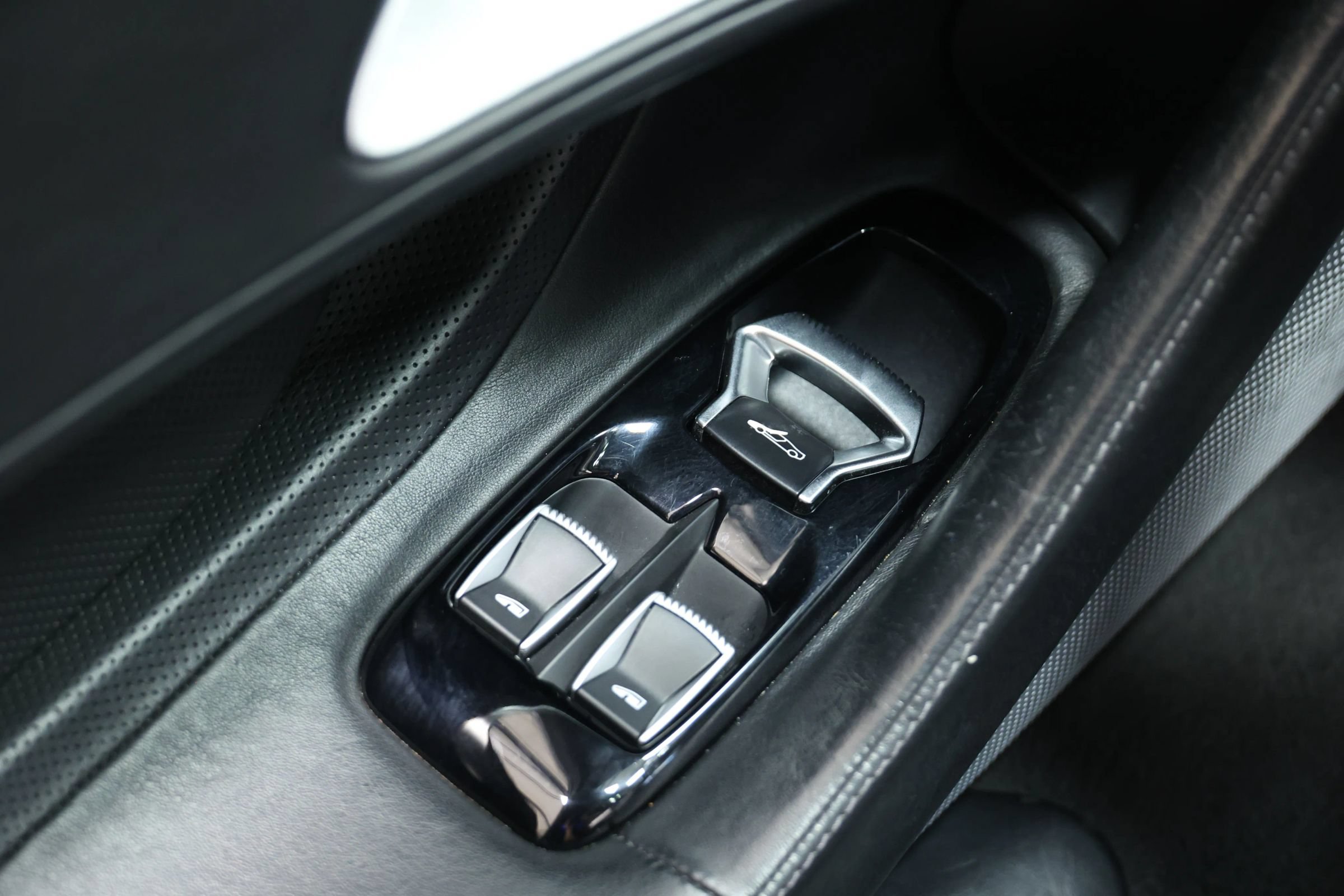 Used 2021 McLaren GT RWD image 90