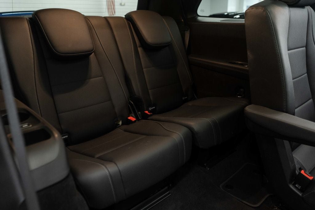 Used 2025 Mercedes-Benz GLS 450 4MATIC image 13