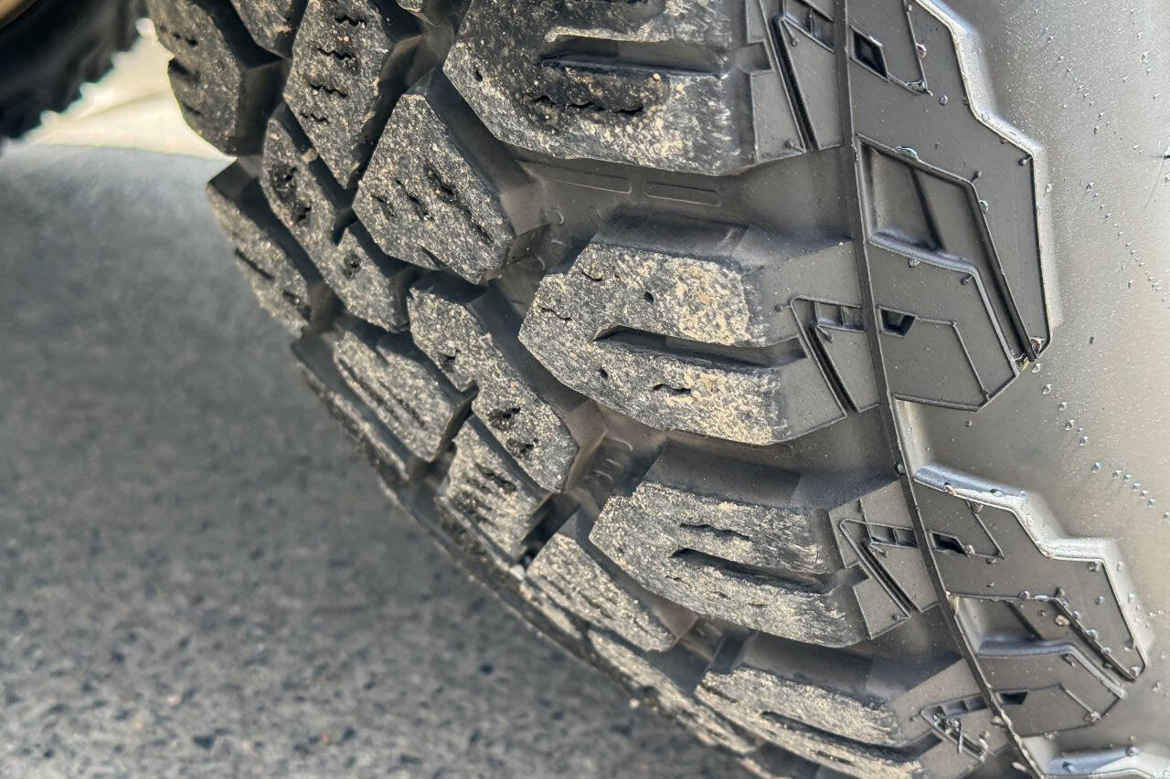 Used 2019 GMC Sierra 2500 SLT w/ Duramax Plus Package AWD/4WD image 14