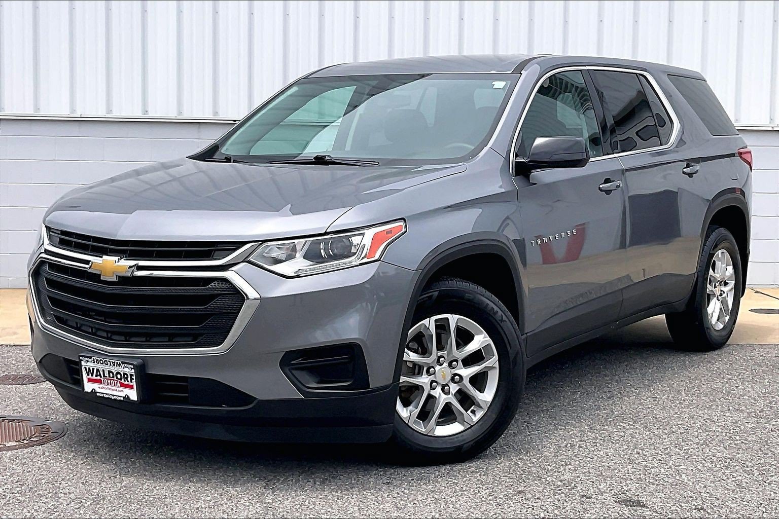 Used 2020 Chevrolet Traverse LS FWD image 2