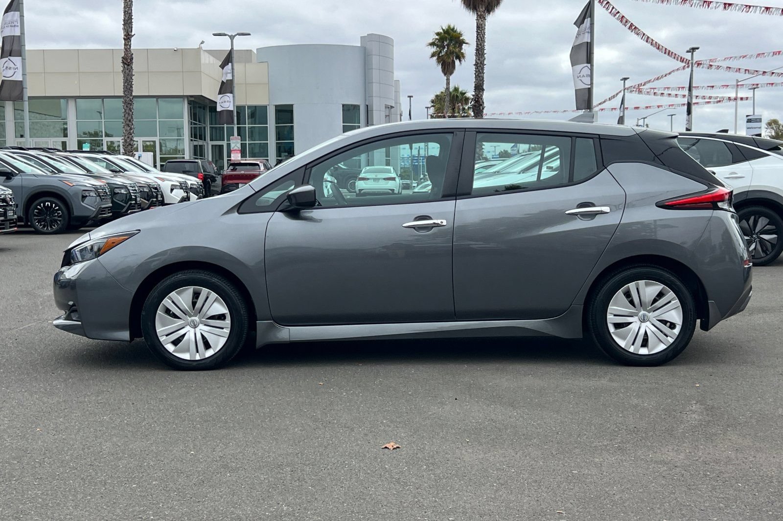 Certified 2025 Nissan Leaf S FWD image 7