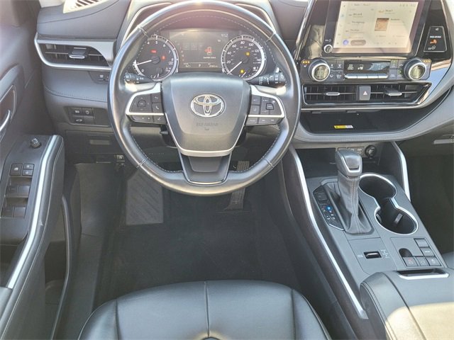 Used 2023 Toyota Highlander XLE image 10