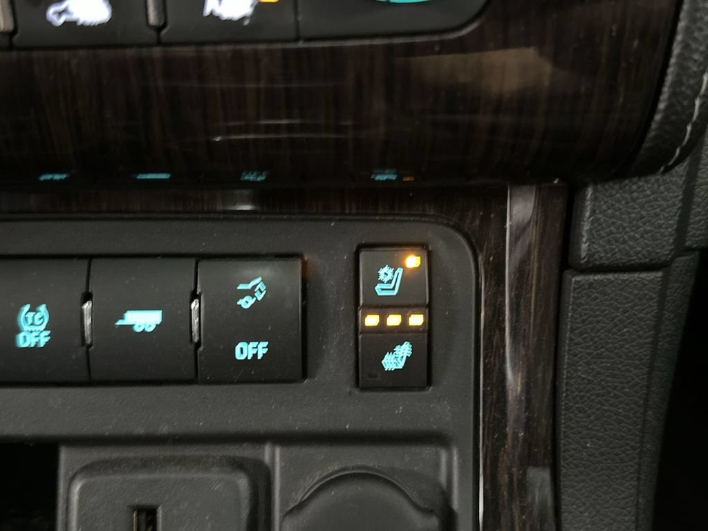 Used 2016 Chevrolet Traverse LTZ AWD/4WD image 40