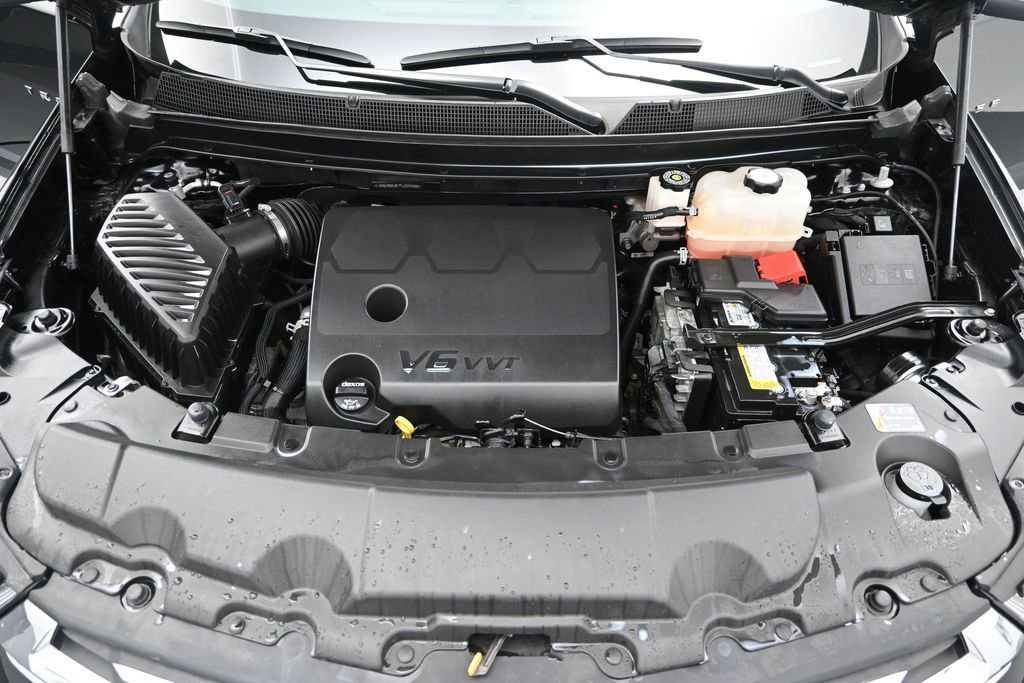 Used 2023 Chevrolet Traverse LT FWD image 11