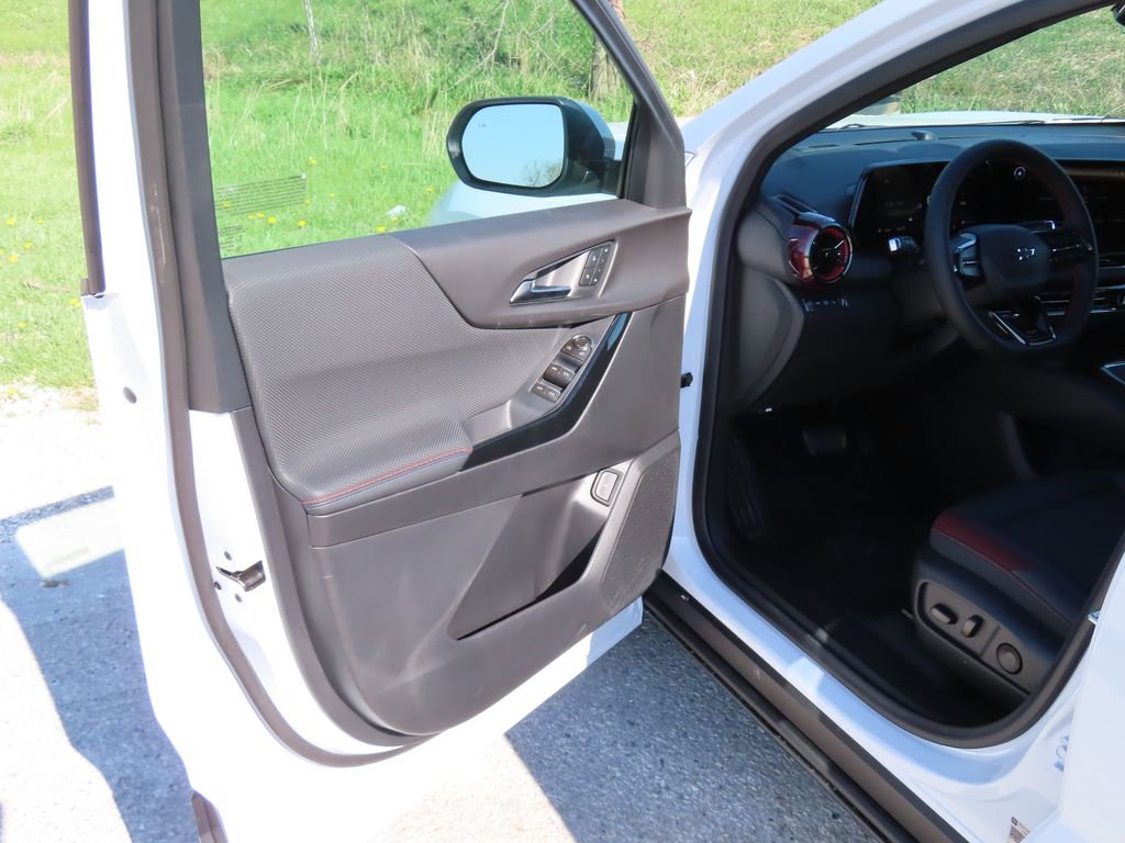 New 2026 Chevrolet Equinox RS w/ Convenience Package III AWD/4WD image 21