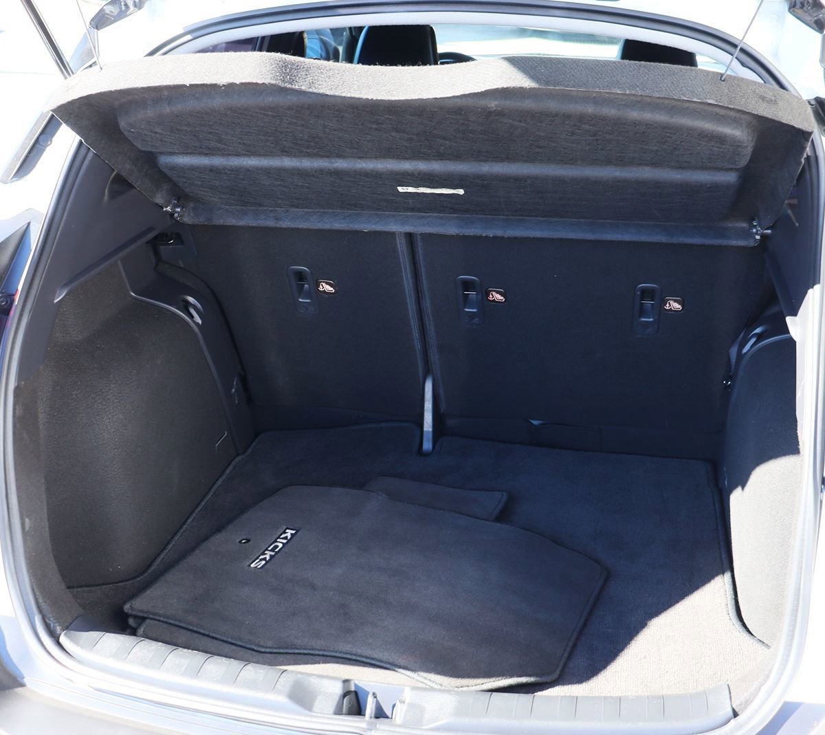 Used 2020 Nissan Kicks SR w/ SR Premium Package FWD image 24