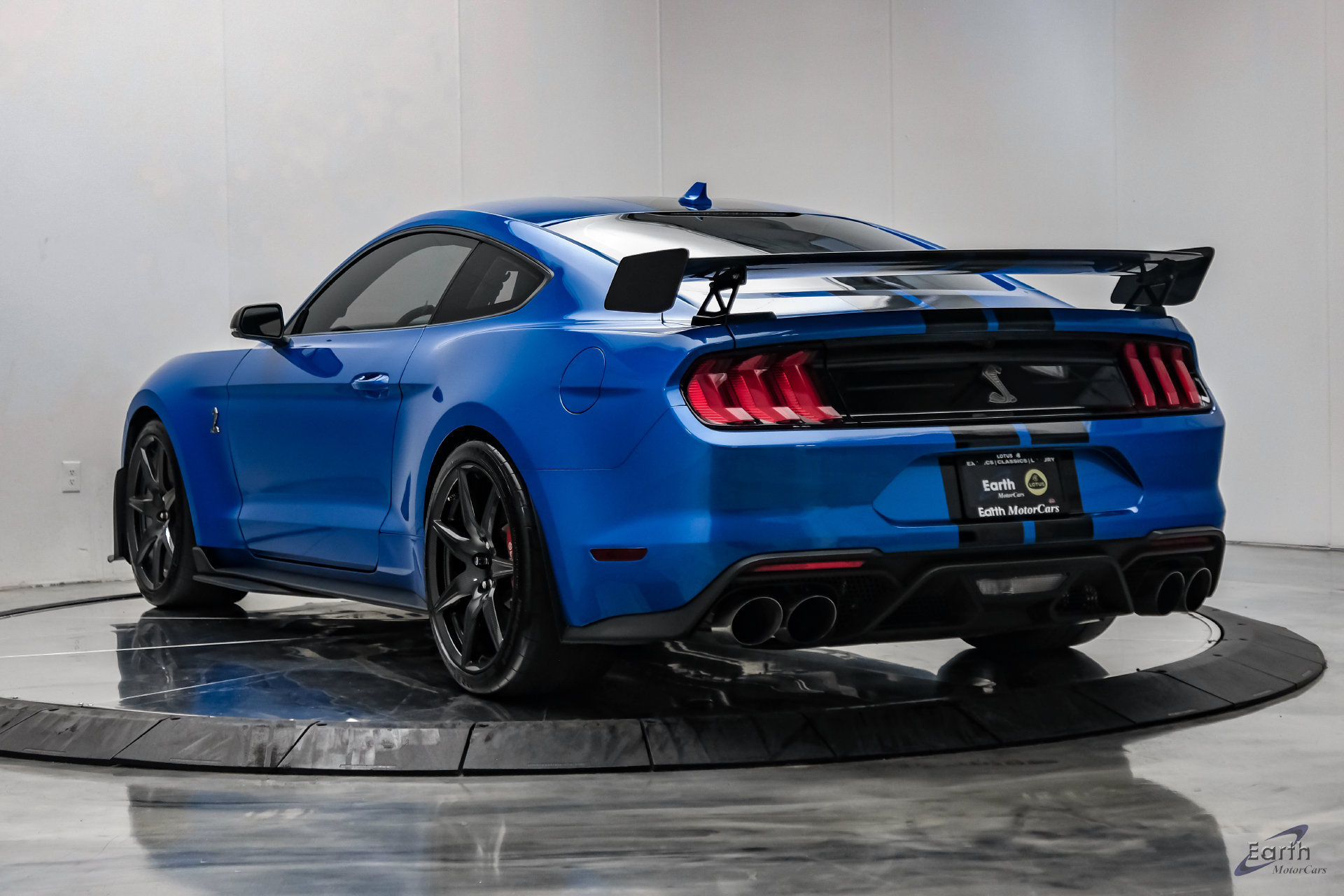 Used 2021 Ford Mustang Shelby GT500 w/ Carbon Fiber Track Pack RWD image 13