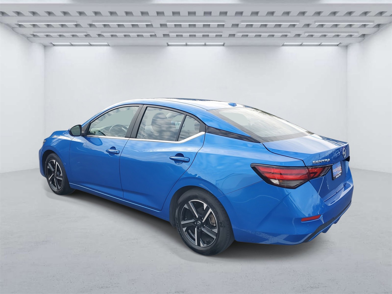 Used 2024 Nissan Sentra SV image 3