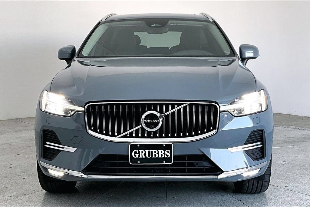 Certified 2023 Volvo XC60 B5 Plus AWD/4WD image 3
