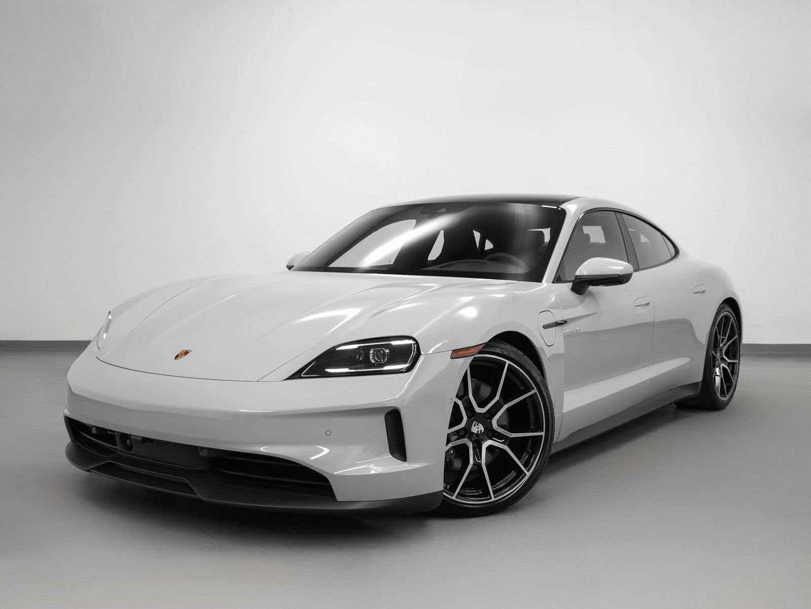 New 2025 Porsche Taycan image 6