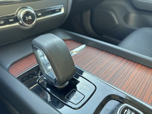 Used 2025 Volvo V60 B5 Cross Country Plus image 13