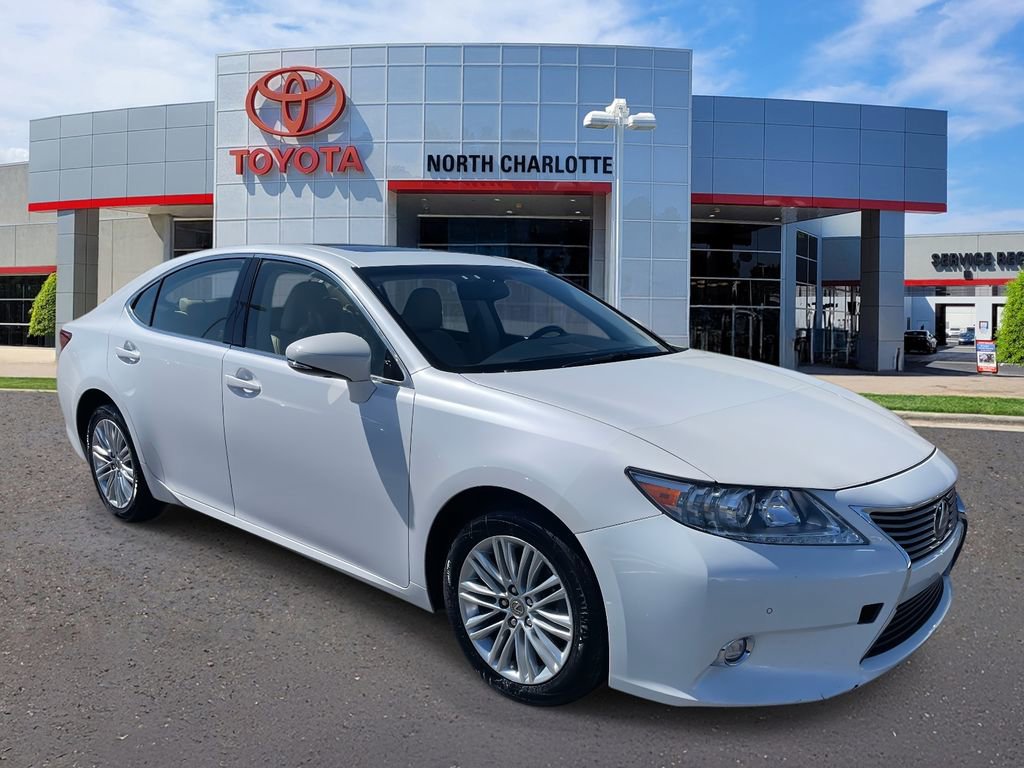 Used 2014 Lexus ES 350 350 w/ Luxury Package image 2