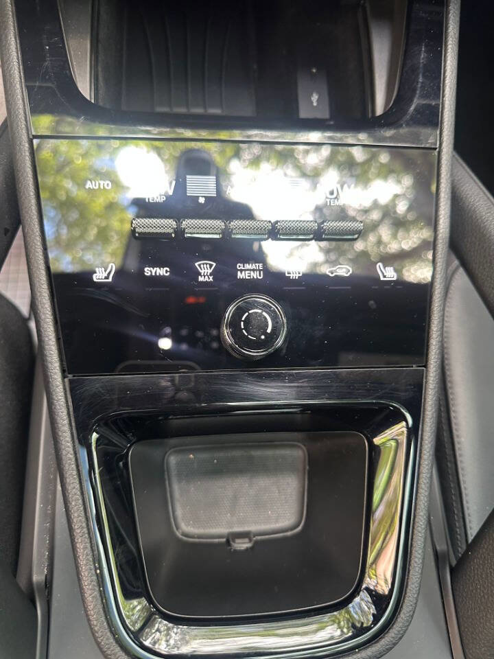 Used 2024 Porsche Cayenne image 17