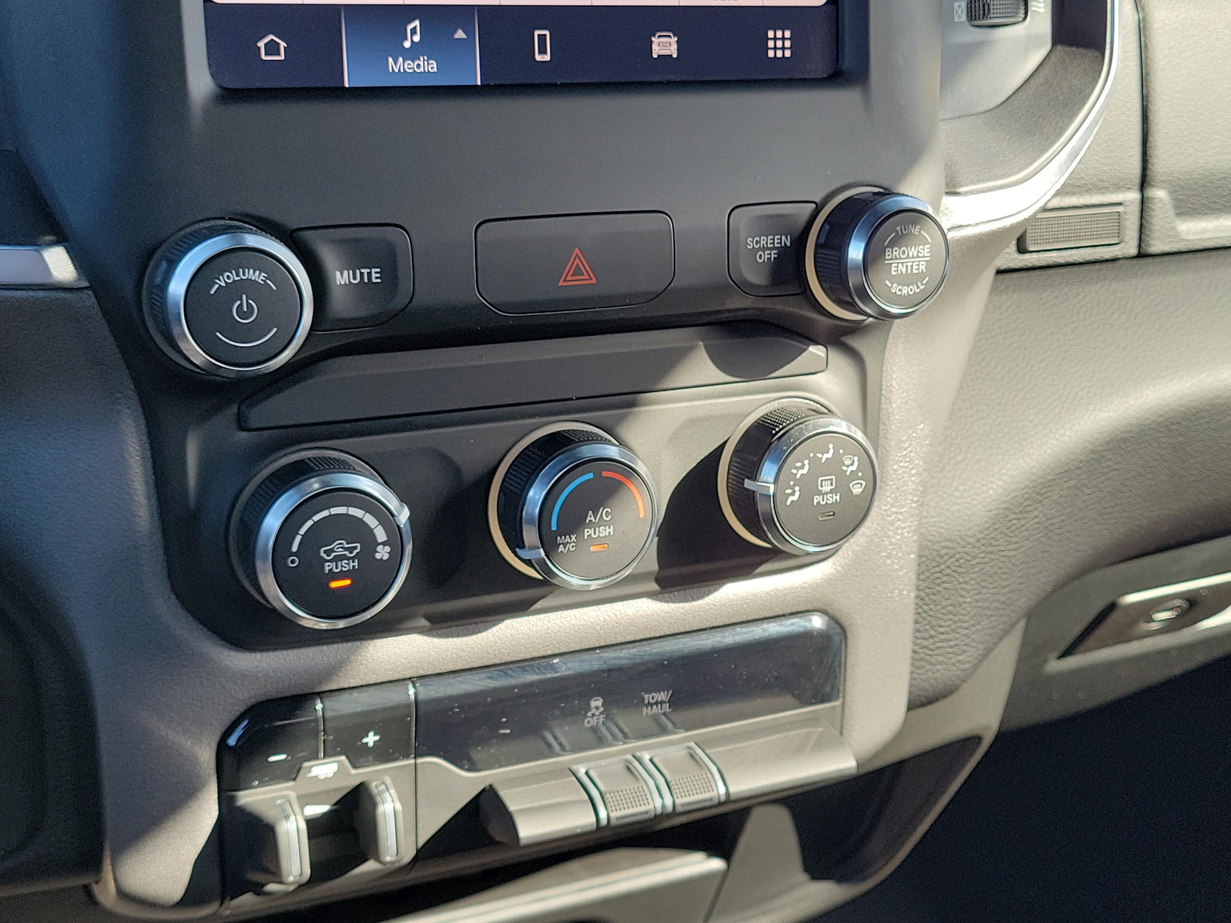 Used 2024 RAM 3500 Big Horn image 22