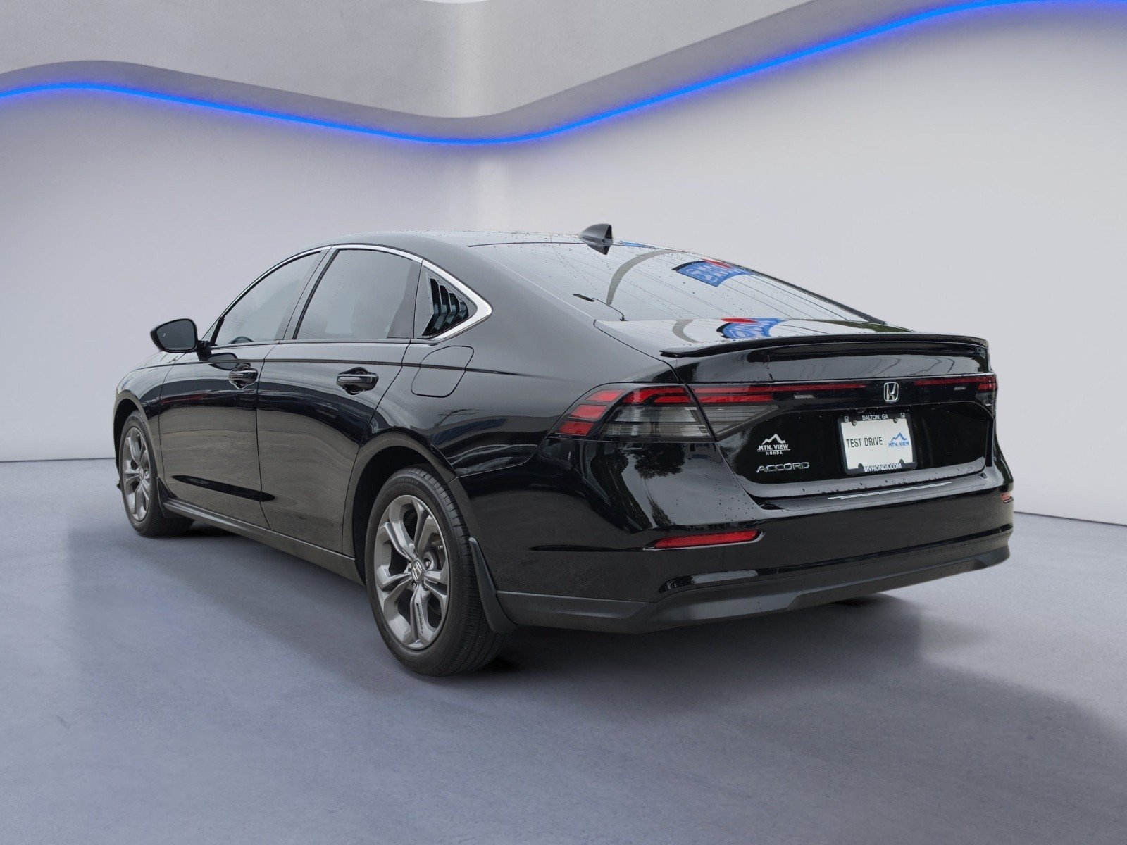 Used 2024 Honda Accord EX image 3