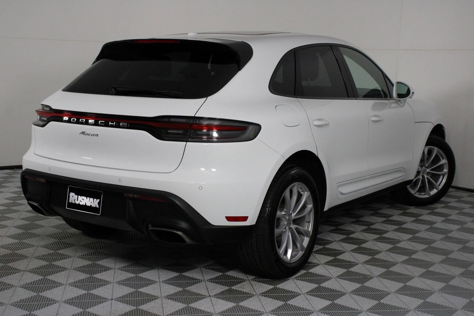 Certified 2026 Porsche Macan AWD/4WD image 7