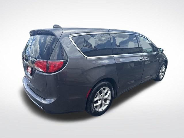 Used 2019 Chrysler Pacifica Touring Plus w/ Advanced Safetytec Group FWD image 3