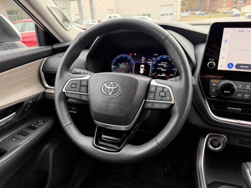 Used 2024 Toyota Grand Highlander AWD image 14