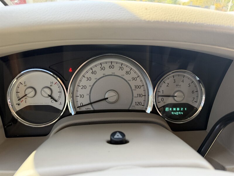 Used 2007 Chrysler Aspen Limited RWD image 23