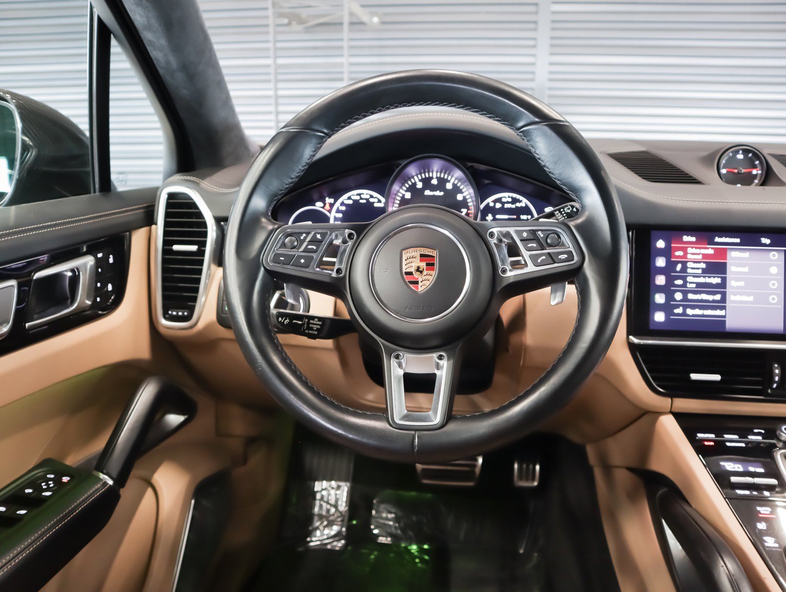Certified 2022 Porsche Cayenne Turbo image 15