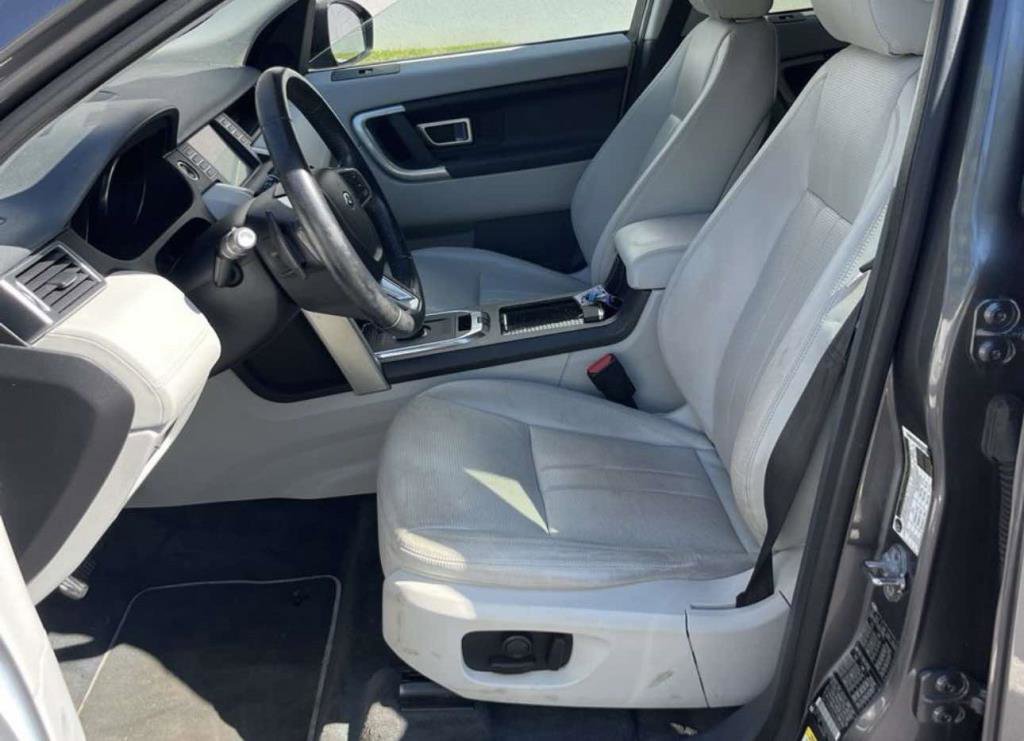 Used 2019 Land Rover Discovery Sport SE image 2