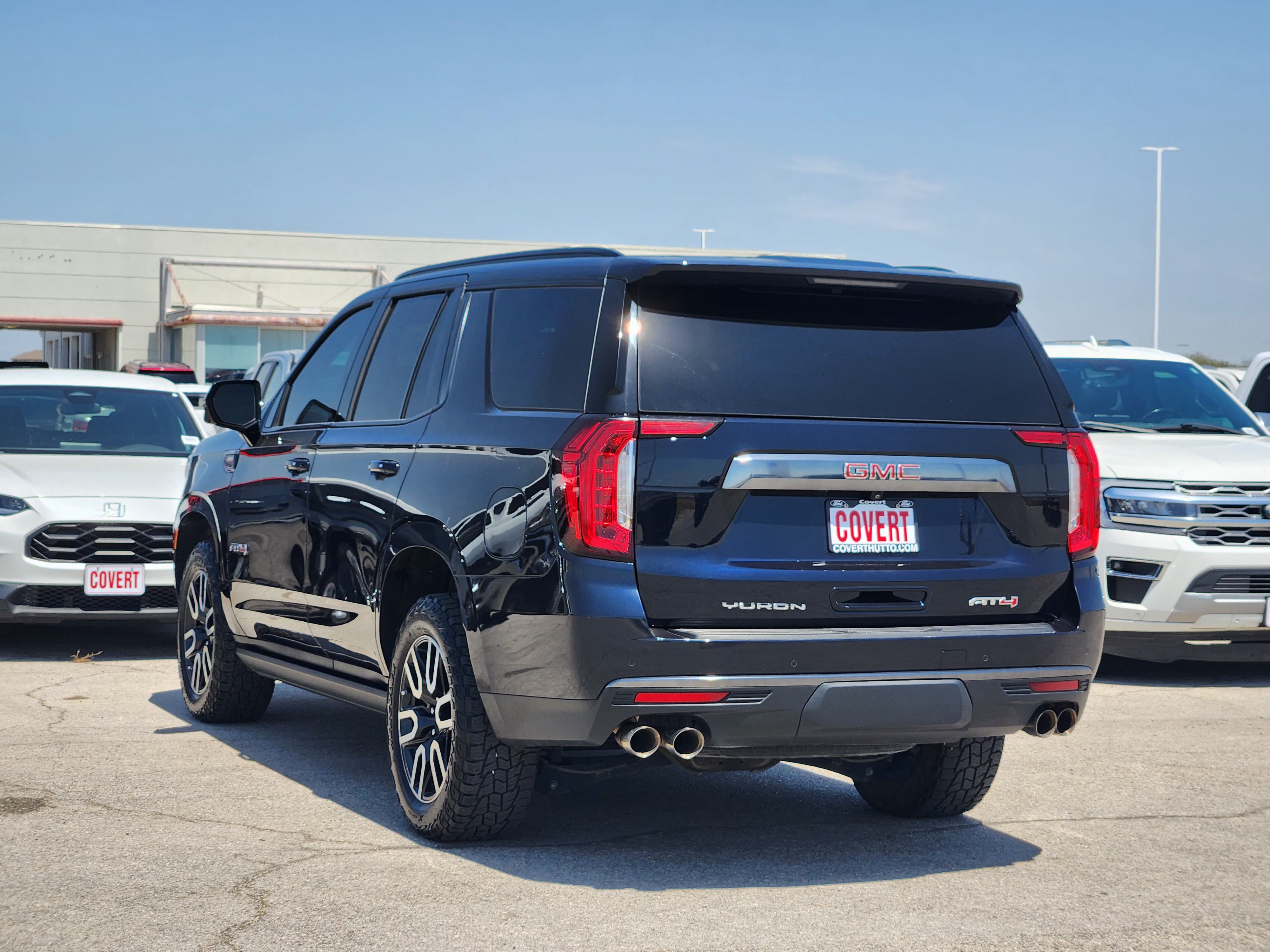 Used 2023 GMC Yukon AT4 w/ AT4 Premium Package AWD/4WD image 5