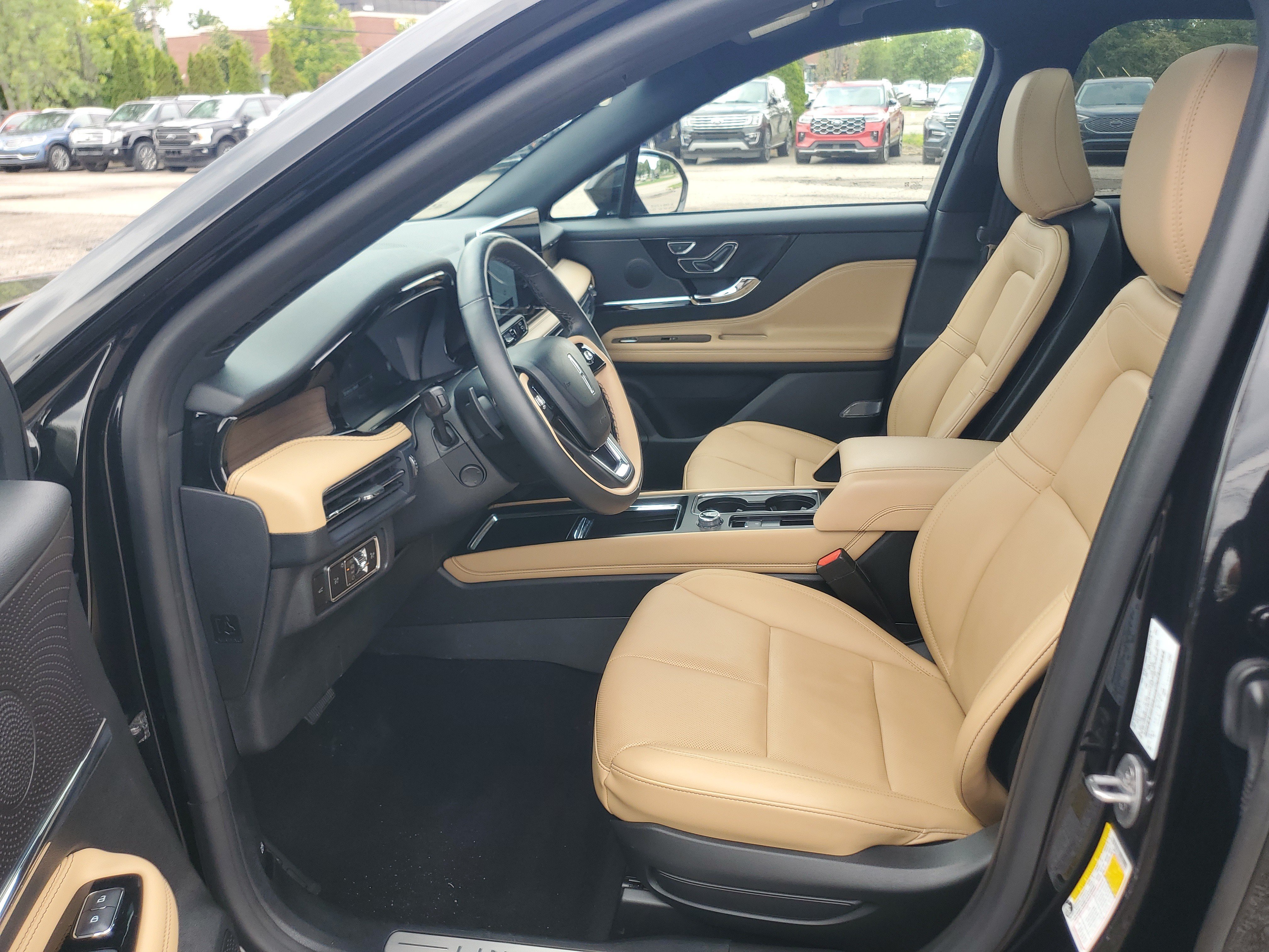 Certified 2023 Lincoln Corsair Reserve w/ Equipment Group 201A AWD/4WD image 12