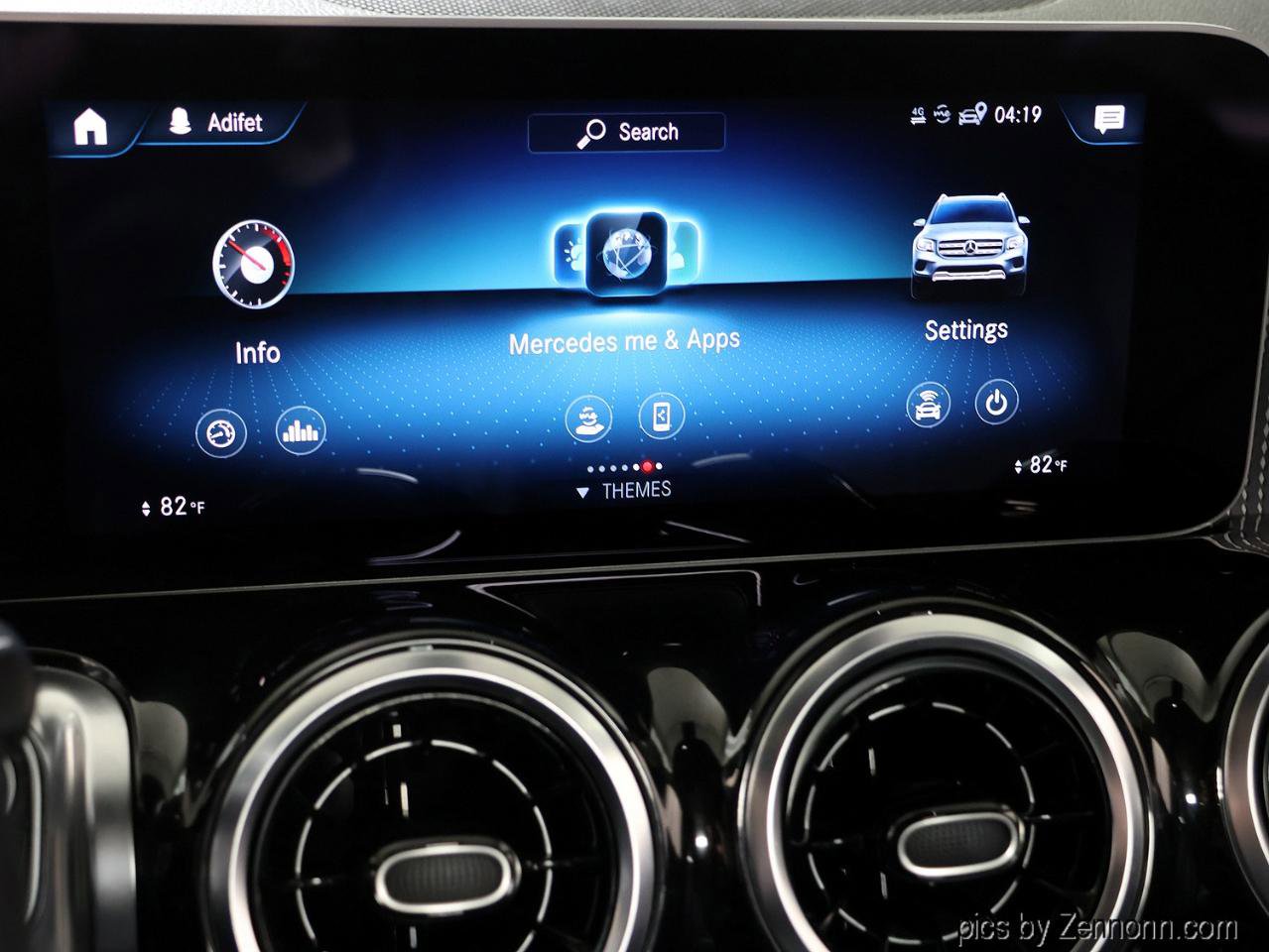 Used 2020 Mercedes-Benz GLB 250 4MATIC w/ Premium Package image 19