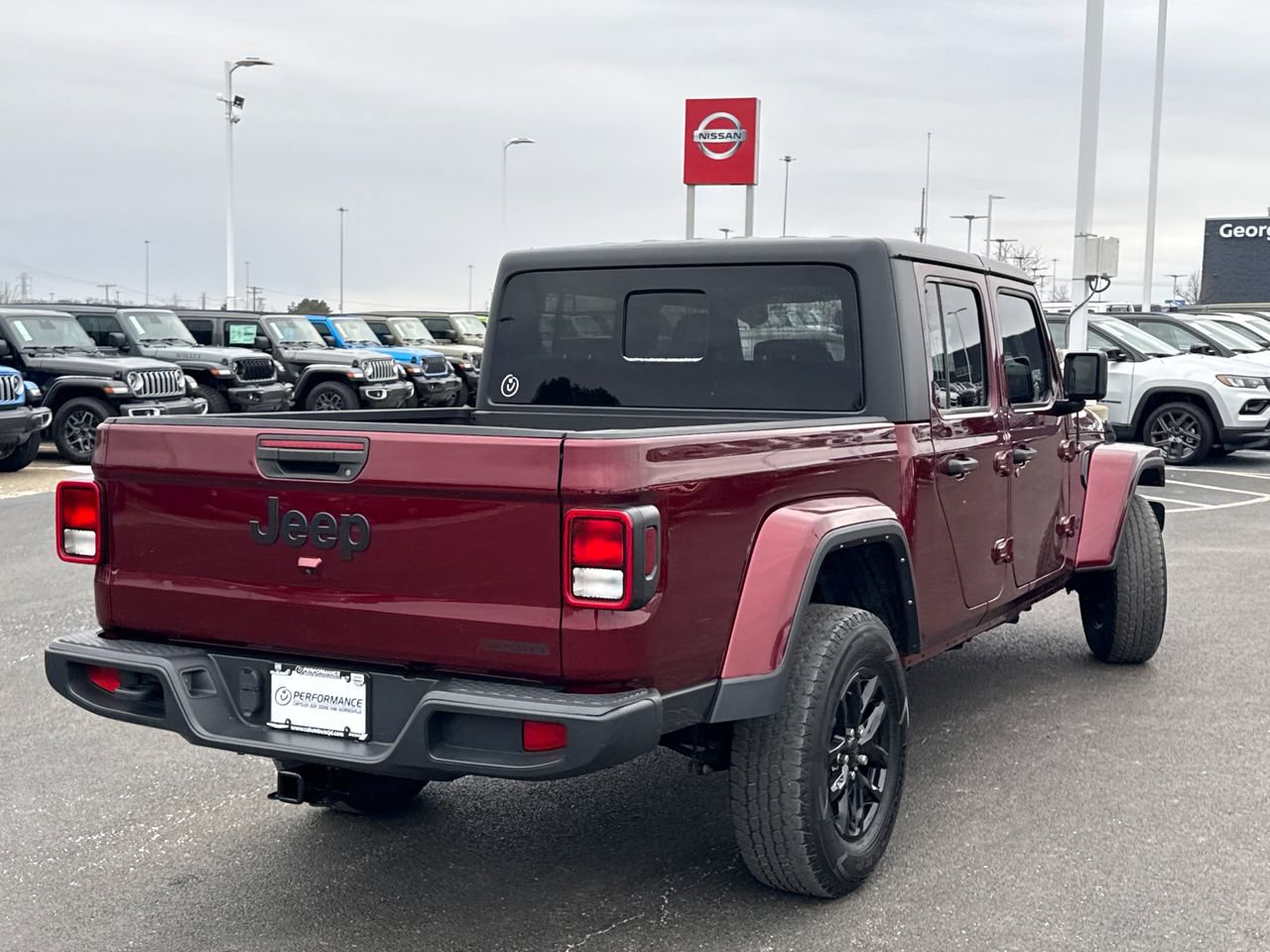 Used 2021 Jeep Gladiator Sport image 3