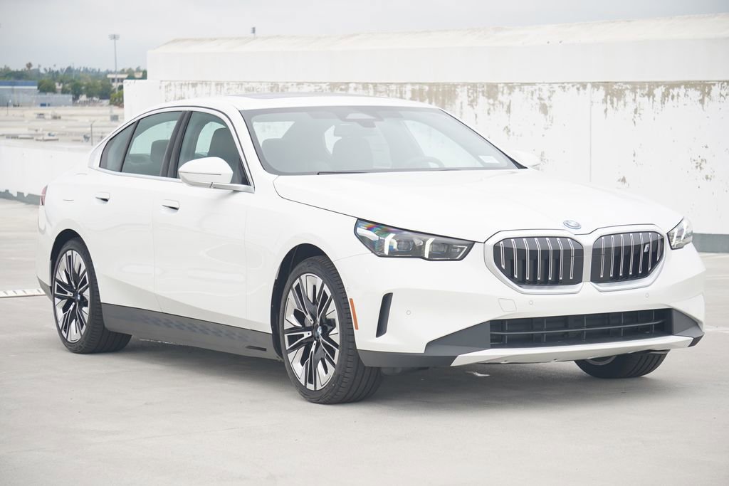 Used 2026 BMW i5 eDrive40 image 3