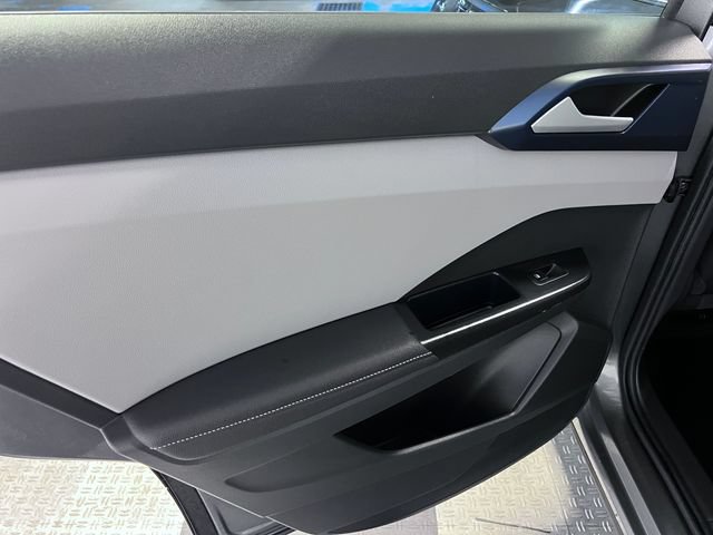 Certified 2024 Volkswagen Taos SE FWD image 17