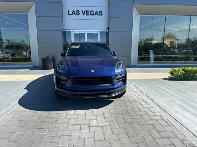 Used 2022 Porsche Macan AWD/4WD image 2