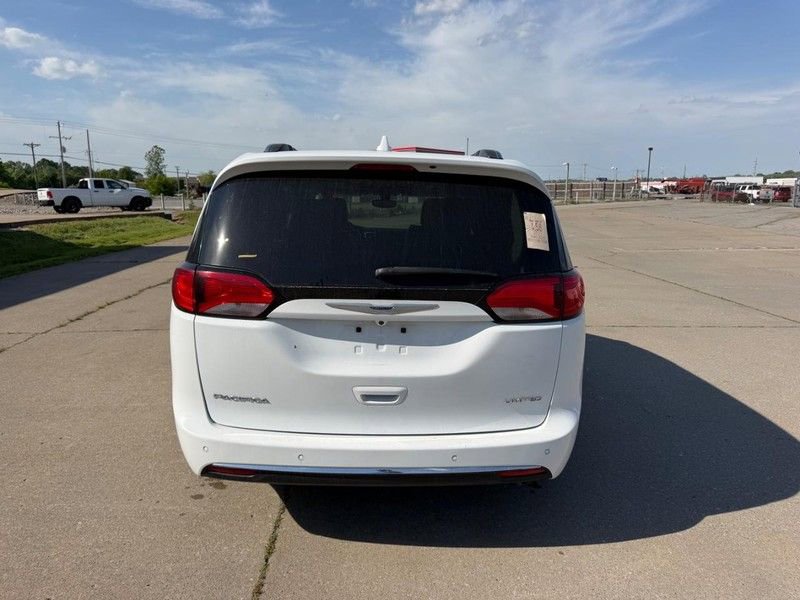 Used 2020 Chrysler Pacifica Limited FWD image 4