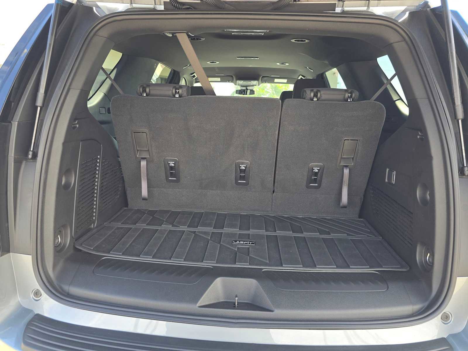 Used 2025 Chevrolet Tahoe LS AWD/4WD image 14