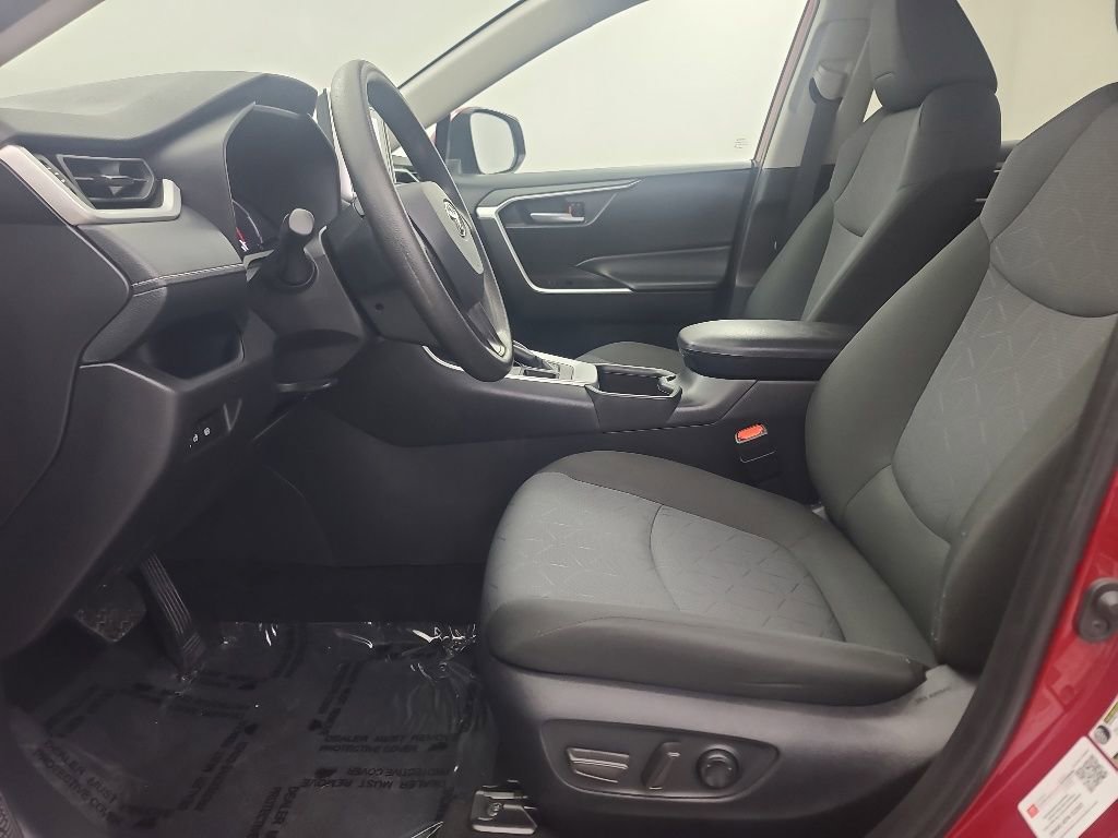 Used 2025 Toyota RAV4 XLE AWD/4WD image 26