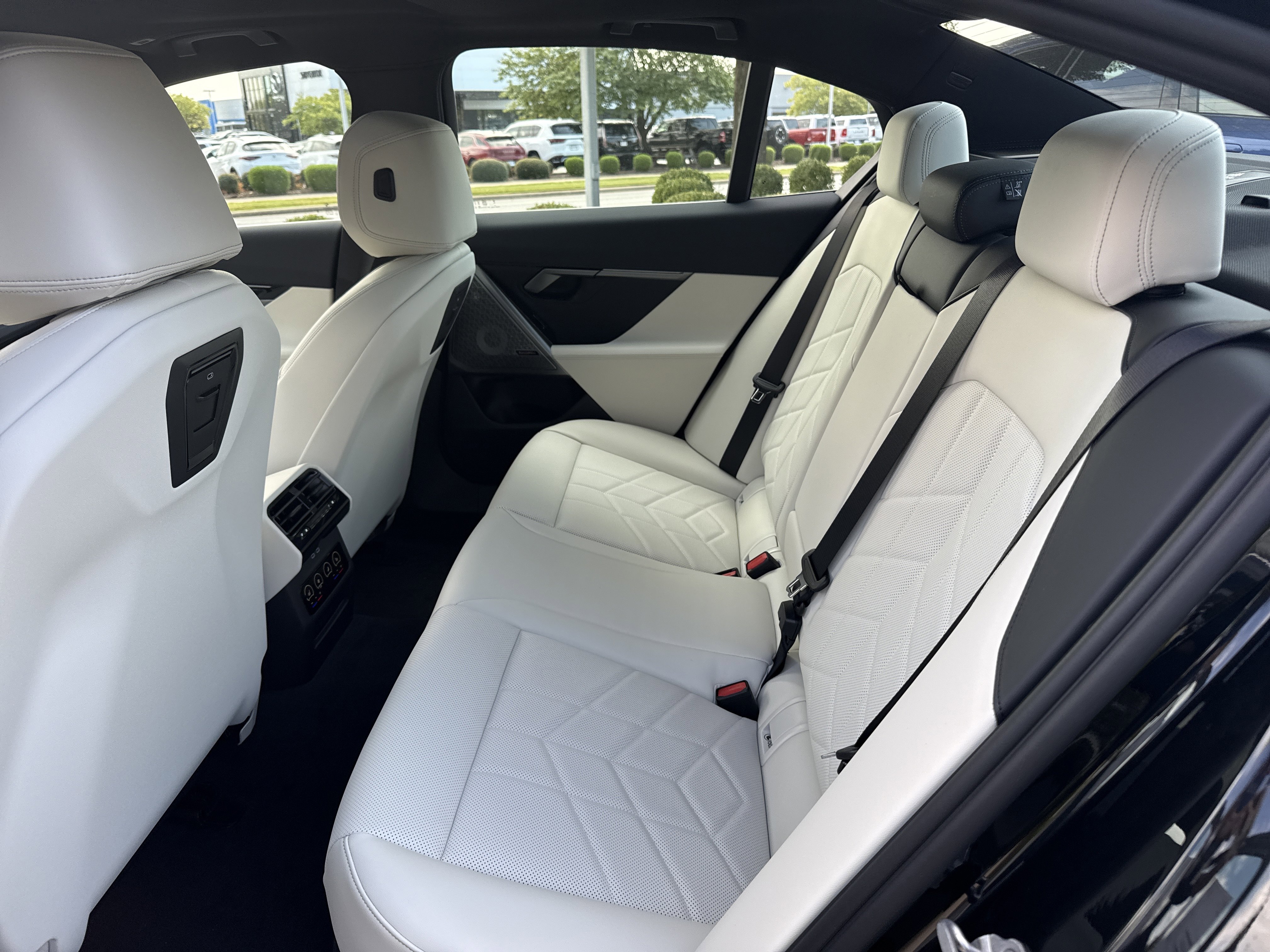 New 2026 BMW i5 eDrive40 image 11