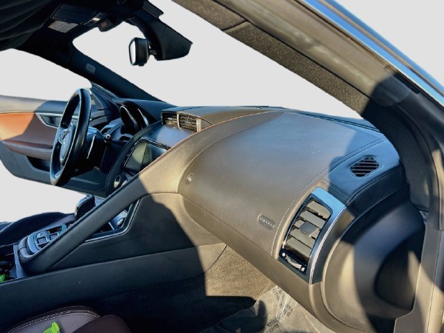 Used 2018 Jaguar F-TYPE Coupe RWD image 20