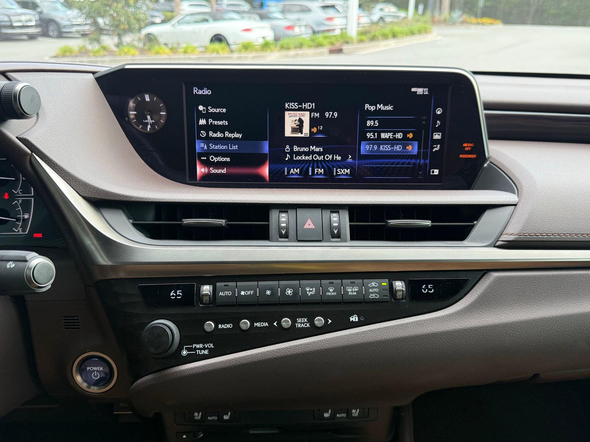 Used 2020 Lexus ES 300h w/ Premium Package FWD image 33