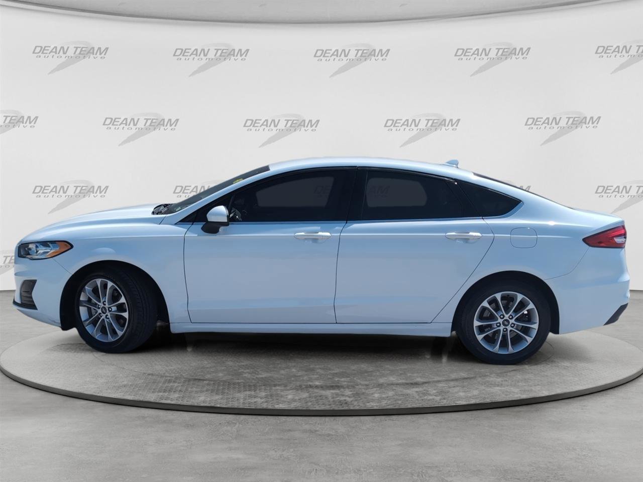 Used 2020 Ford Fusion SE FWD image 4