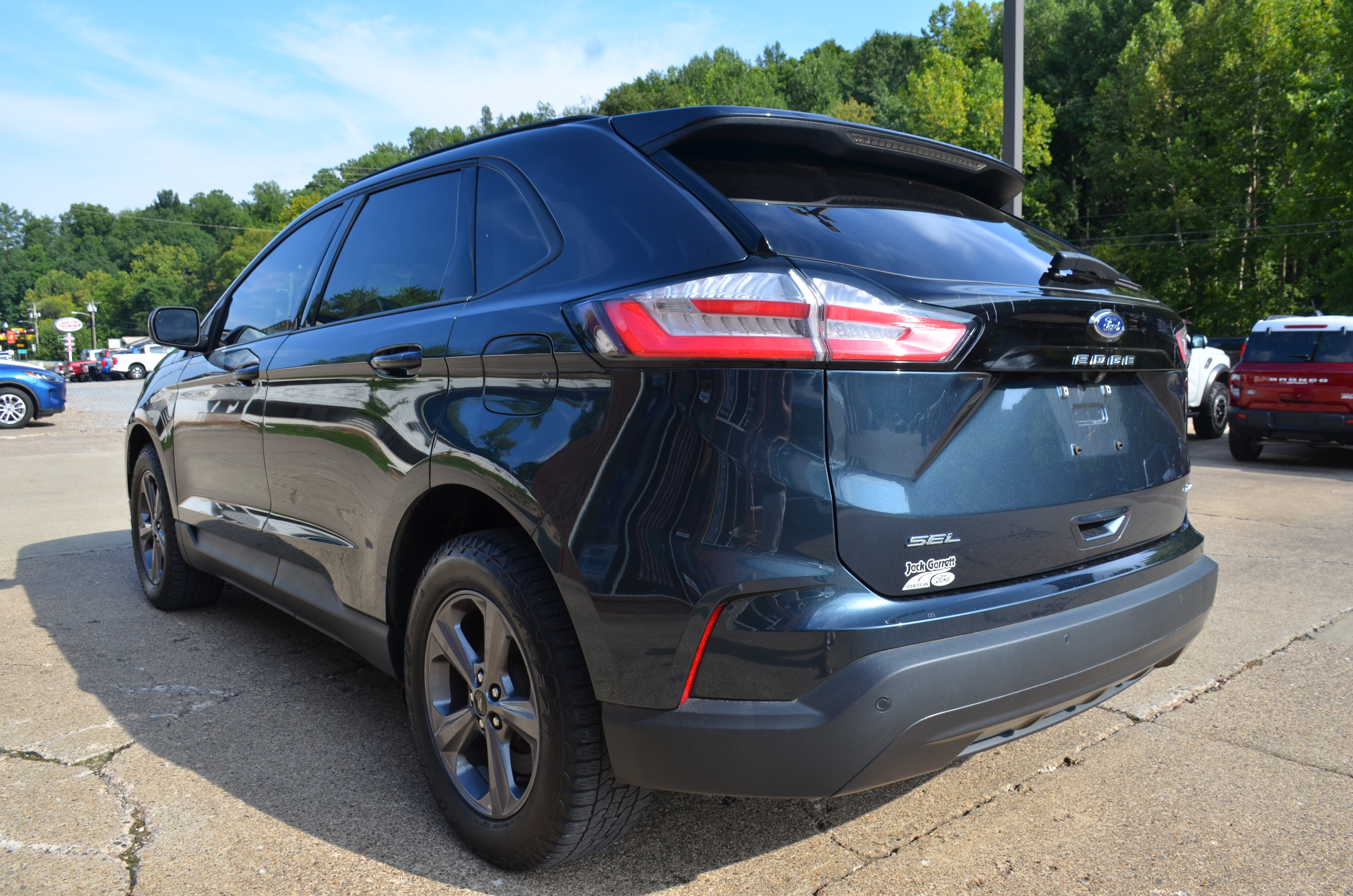 Used 2023 Ford Edge SEL w/ Sport Appearance Package AWD/4WD image 2