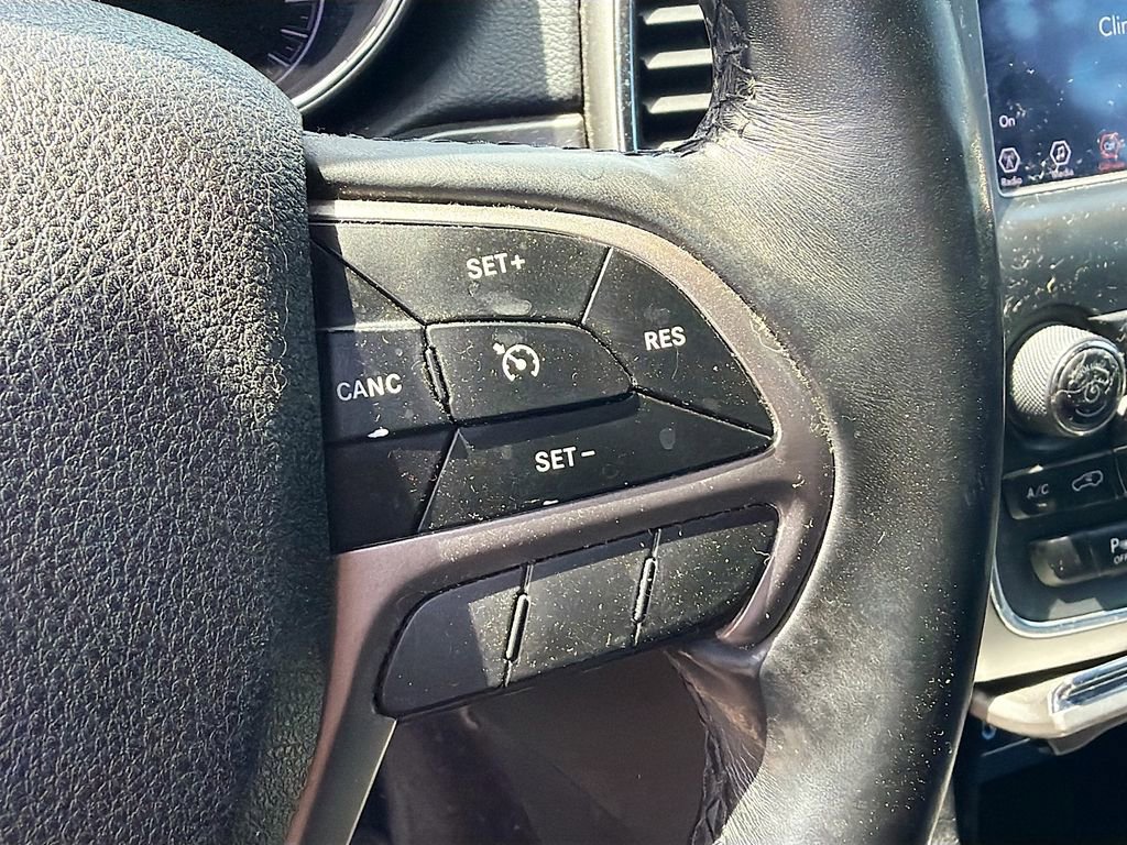 Used 2018 Jeep Grand Cherokee Laredo AWD/4WD image 33