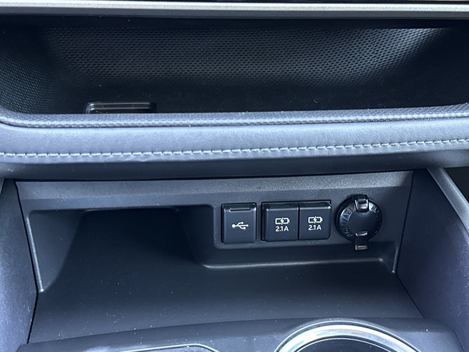 Used 2020 Toyota Highlander XLE FWD image 28