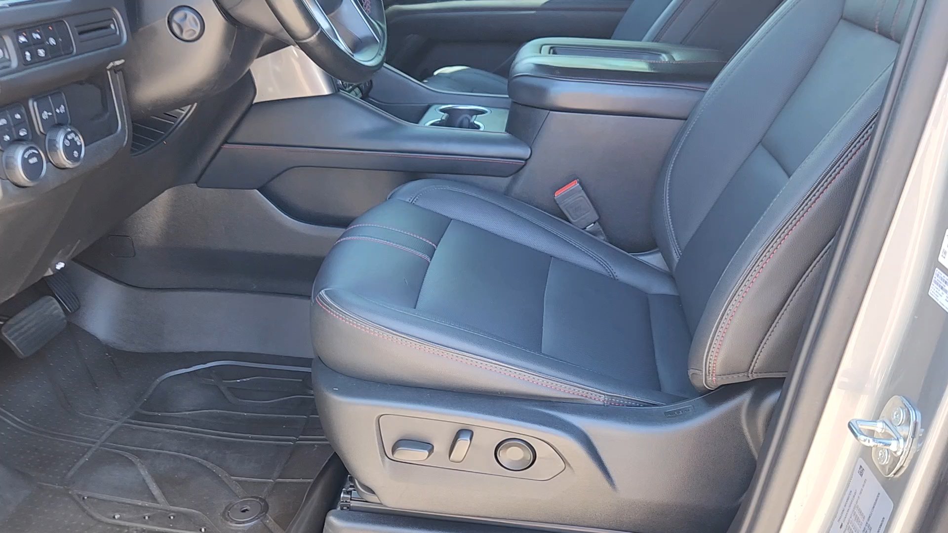 Used 2024 Chevrolet Tahoe RST w/ Luxury Package AWD/4WD image 26