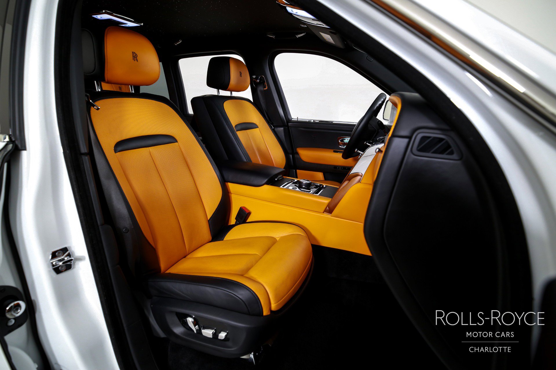 Used 2020 Rolls-Royce Cullinan AWD/4WD image 37