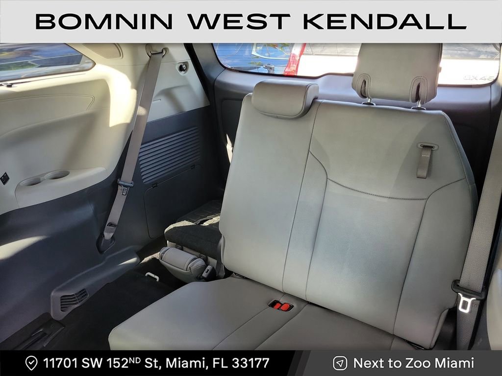 Used 2024 Toyota Sienna Limited image 12