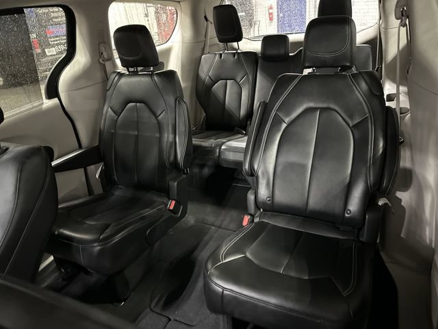 Used 2024 Chrysler Pacifica Touring-L image 27
