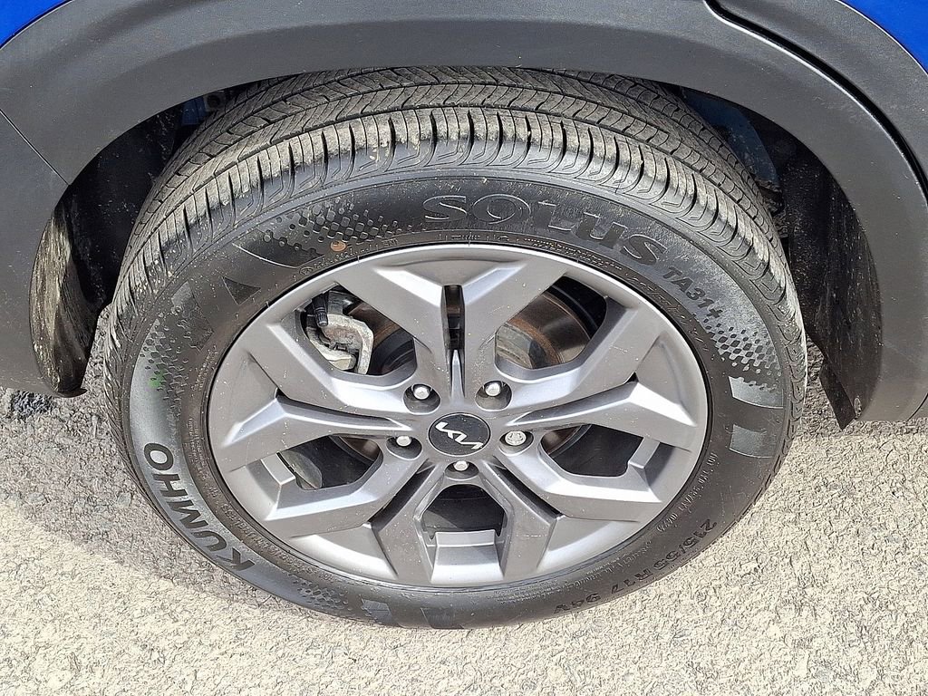 Certified 2024 Kia Seltos LX image 9